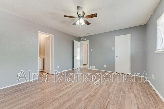 Building Photo - 3108 Oak Hill Rd