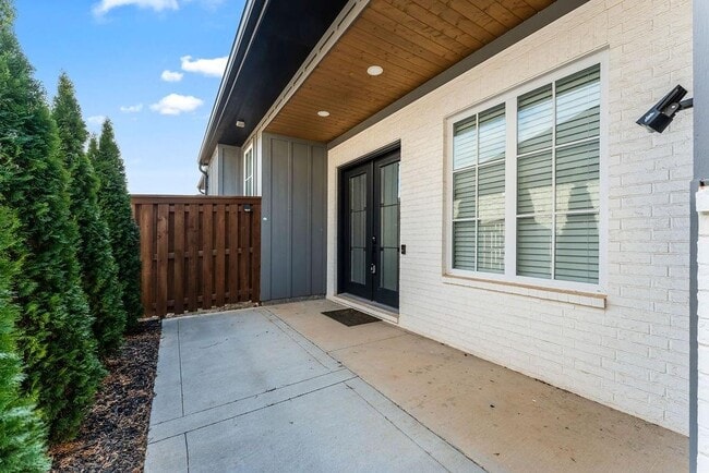 Building Photo - 3505 SW Radiance Ave