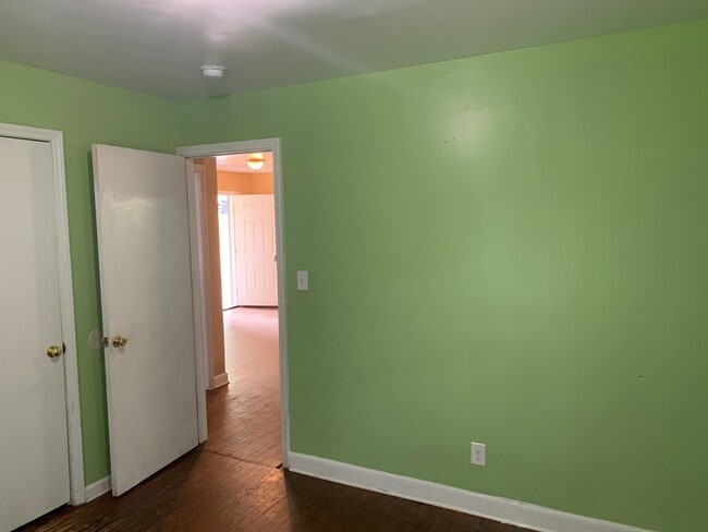 Building Photo - Move-in ready 1 Story Duplex located in th...