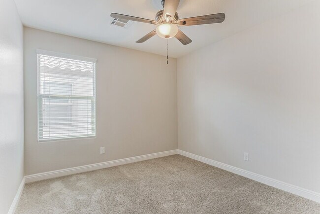 Building Photo - 1946 N 55th Pl