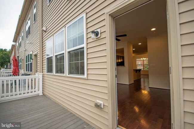 Building Photo - 8024 Cayzer Ln