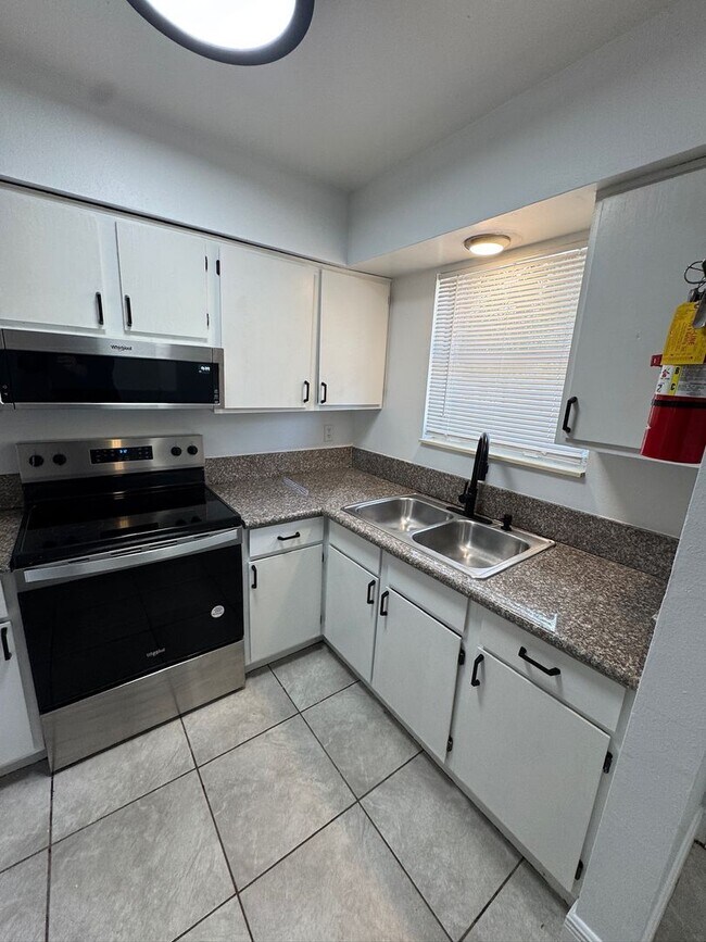 Building Photo - 1197 Bentley Rd