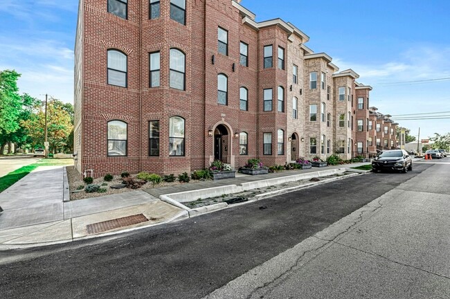 Building Photo - 240 N 10th St