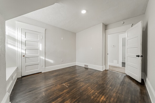 Building Photo - 1453 W 101st St