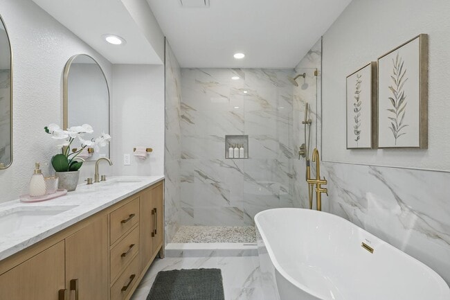 Building Photo - Luxury 5-Bedroom Retreat with Pool & Game Room