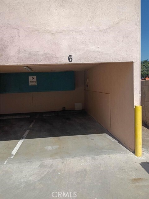 Building Photo - 711 N Soldano Ave