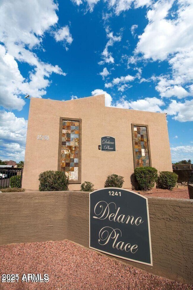 Building Photo - 1241 N 48th St