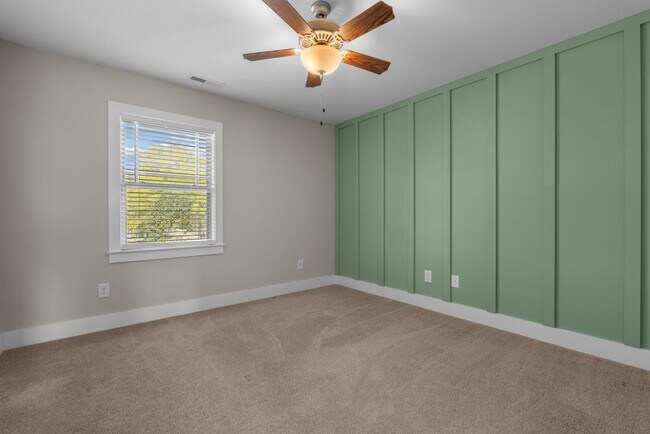 Building Photo - 2 Bedroom 2 Bathroom Town Home Close Proximity To Campbell