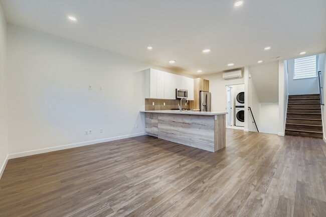 Building Photo - 12038 33rd Ave NE