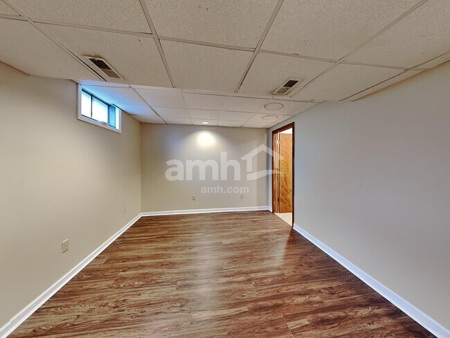 Building Photo - 2545 Willowgate Rd