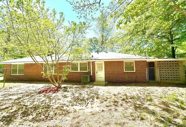 Building Photo - 508 Willow Dr