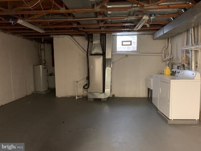 Building Photo - 118 Sycamore Ct