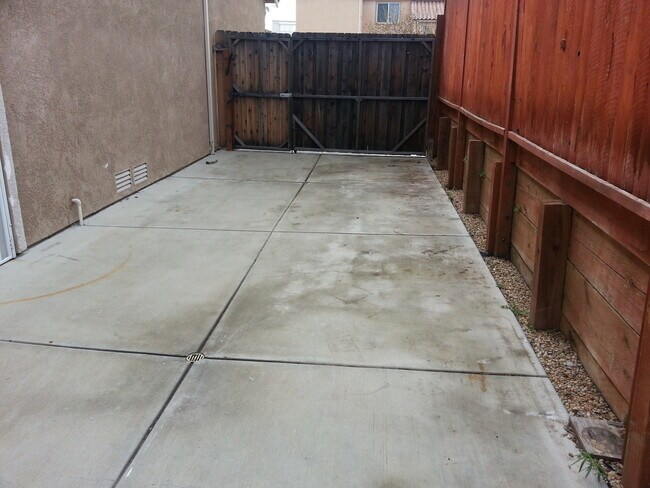 Building Photo - Lovely 5 bedroom Antioch Home