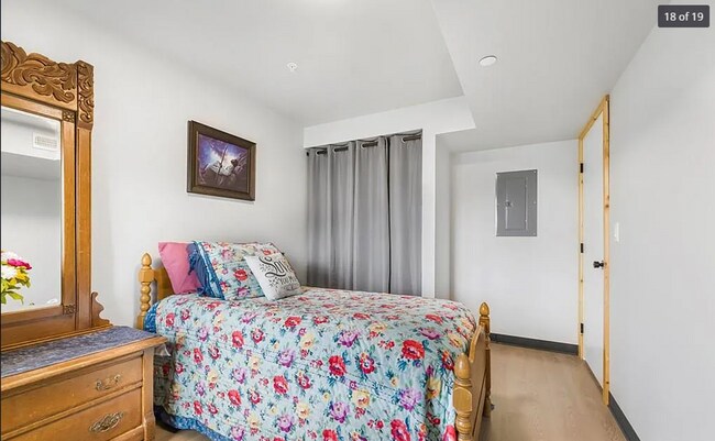 Building Photo - AWESOME 2 BED 1 BATH WITH AWESOME AMENITIE...