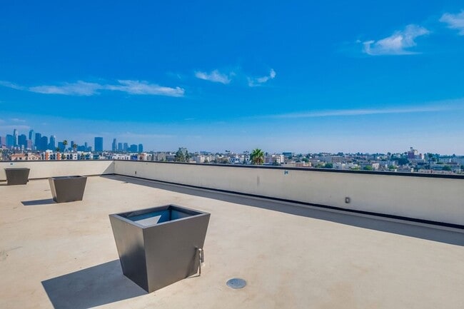 Building Photo - Prime Koreatown Brand New 2 Story Loft Style Unit! 6 Weeks Free Rent Concession