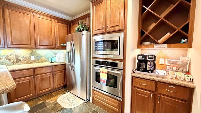 Building Photo - 1013 Gross St