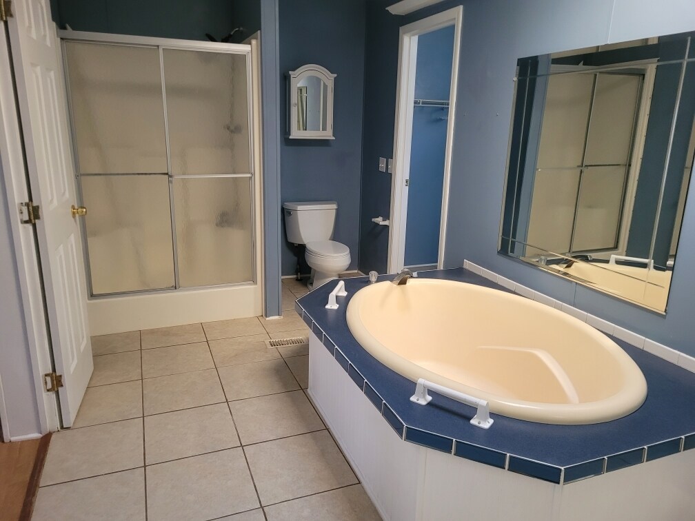 Building Photo - 22696 Lakeway Hbr