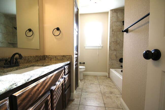 Building Photo - ((Pay NO RENT Until Jan 2026!)) Little Piece of HEAVEN~3/2.5 Home w/ Open GOURMET Kitchen/ ALL Gr...