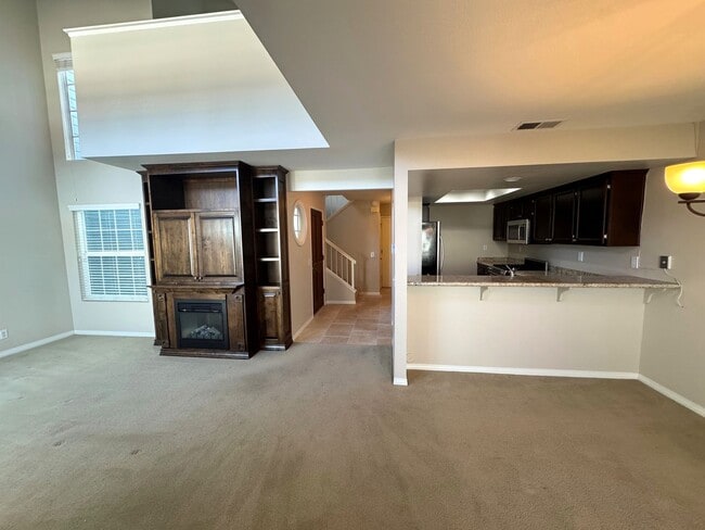 Building Photo - Townhome-Style 2BR/2.5BA + Loft | East Ventura (Beacon Court Community)