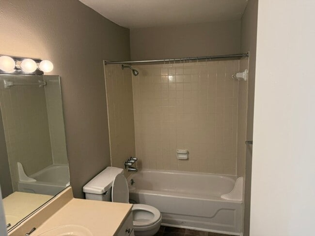 Building Photo - One Bedroom One Bath