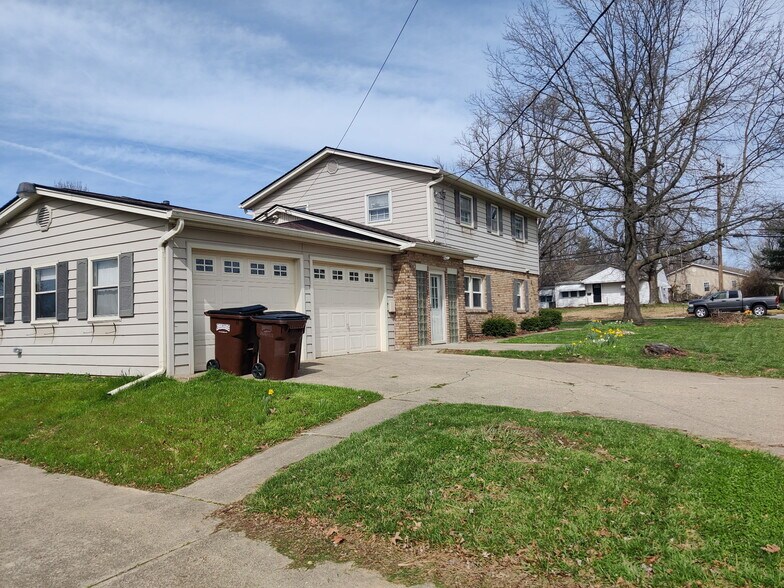 Building Photo - 61 Edwards Ave