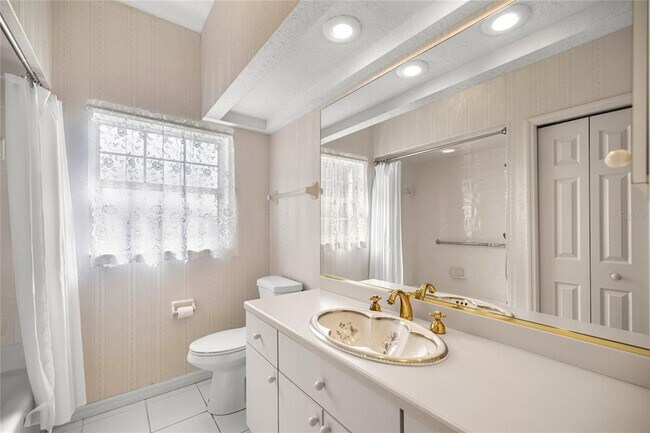 Building Photo - 482 W Fenway Dr