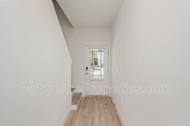 Building Photo - 5 Renea Cv