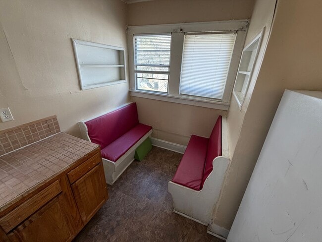 Building Photo - Cute Two Bedroom Apartment in Highland