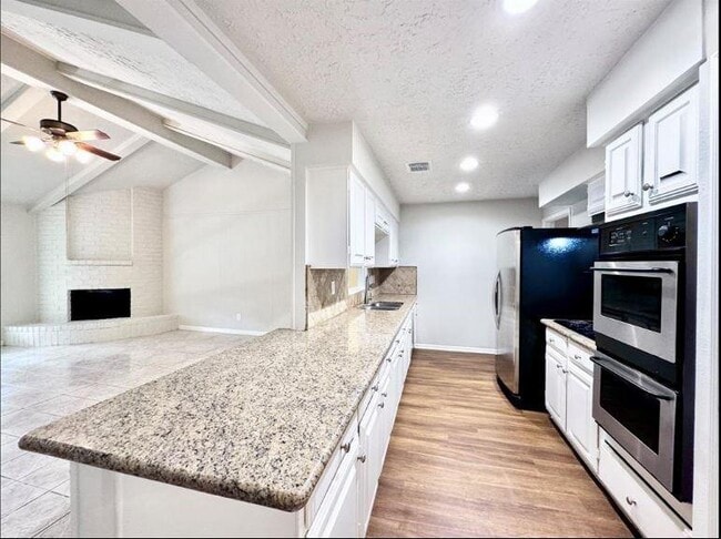 Primary Photo - 9110 Gustine Ln