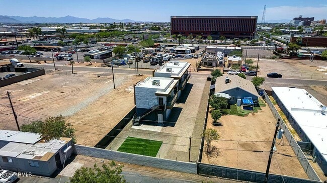 Building Photo - 411 N 32nd Pl