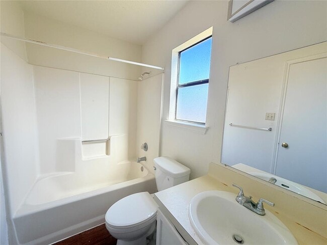 Building Photo - 1213 Ridgemont St