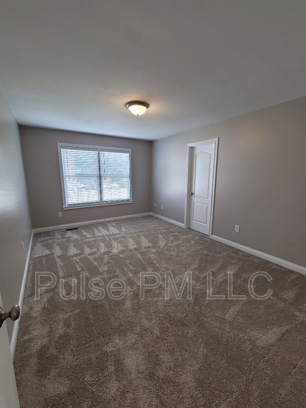Building Photo - 10189 Chestnut Oak Dr