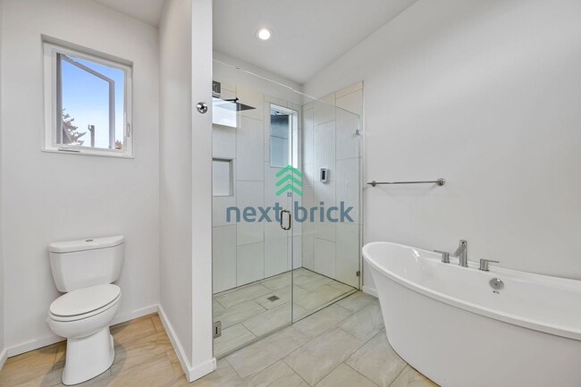 Building Photo - A beautiful 3 bed and 2 bathroom house for...