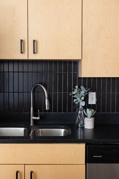 Building Photo - 222 S Main St