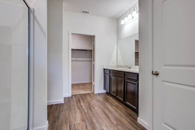 Building Photo - 304 Briar Cv
