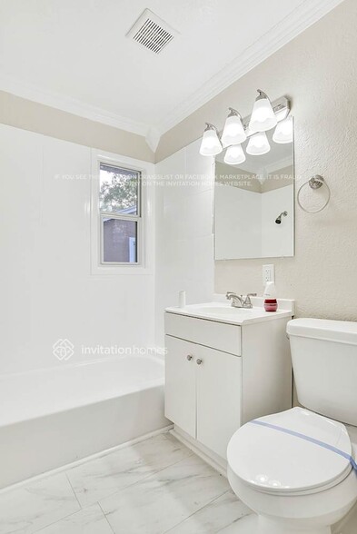Building Photo - 1317 S Mellonville Ave