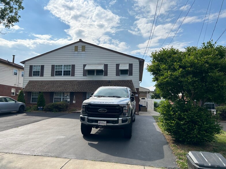 Building Photo - 8124 Ryers Ave