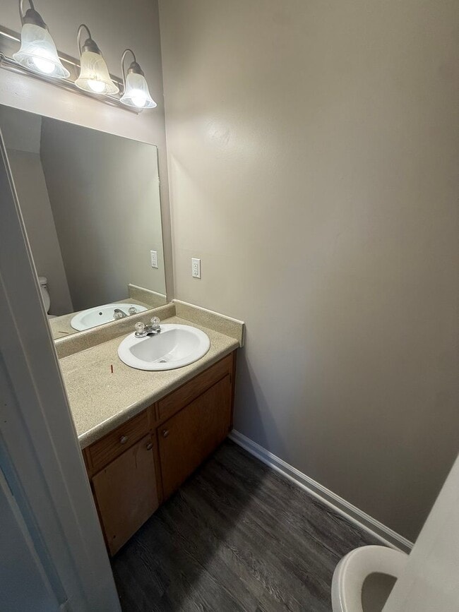 Building Photo - Spacious 2 Bedroom Duplex Near MTSU!