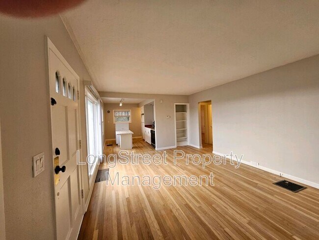 Building Photo - 801 SW Broadway Dr