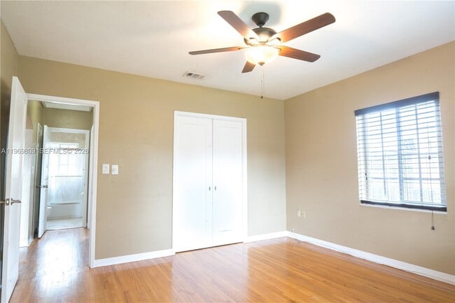 Building Photo - 5807 SW 41st St