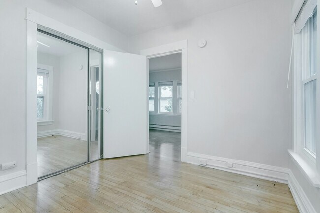 Building Photo - 2446 E Johnson St