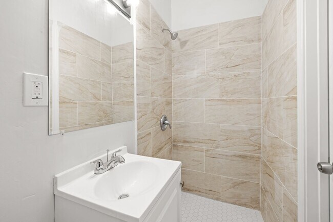 Building Photo - Charming 2 Bedroom, 2 Bathroom house
