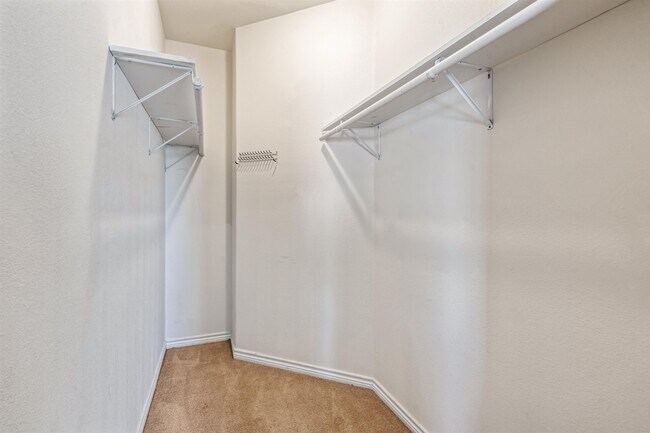 Building Photo - 103 Spike Run