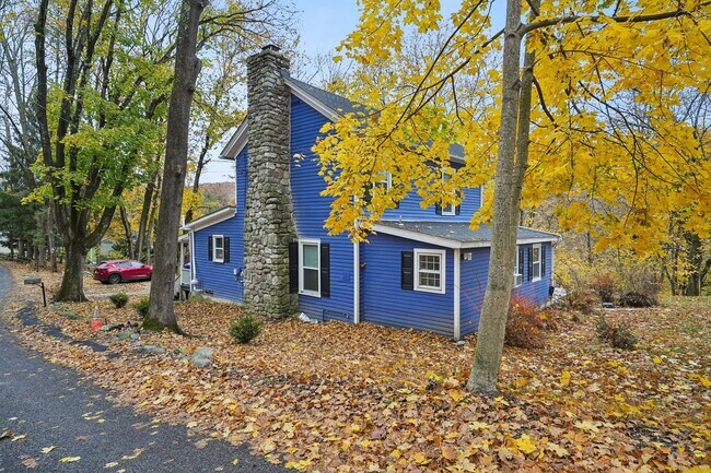 Building Photo - 916 East End Rd