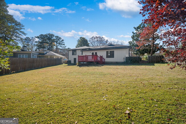 Building Photo - 1954 Woodbine Terrace NE