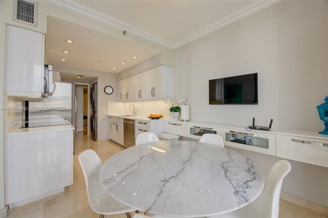 Building Photo - 3000 E Island Blvd