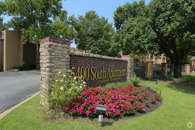 Building Photo - 5400 South Apartments