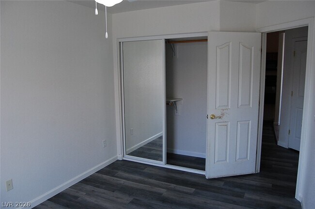 Building Photo - 4911 Ridgewood Dr