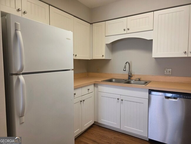 Building Photo - 102 Towne Pk Dr