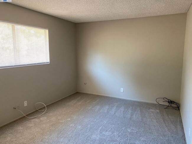 Building Photo - 2114 Peppertree Way